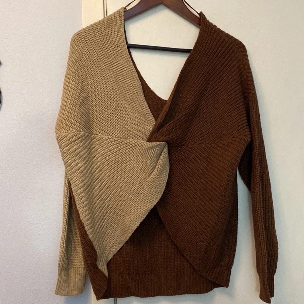 Love Tree Color block back-twist sweater- Size L - Picture 1 of 5